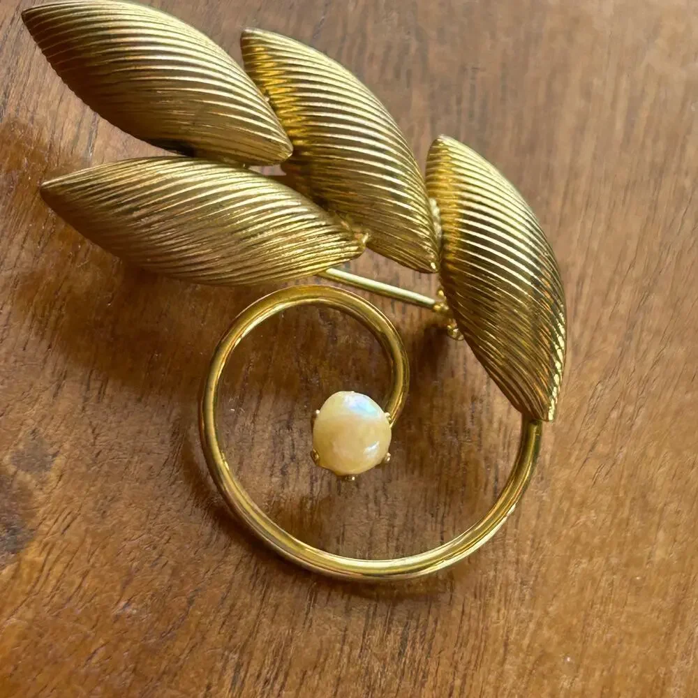 Vintage Gold Tone Ribbed Leaf & Spiral Brooch | Faux Pearl Accent Swirl Pin